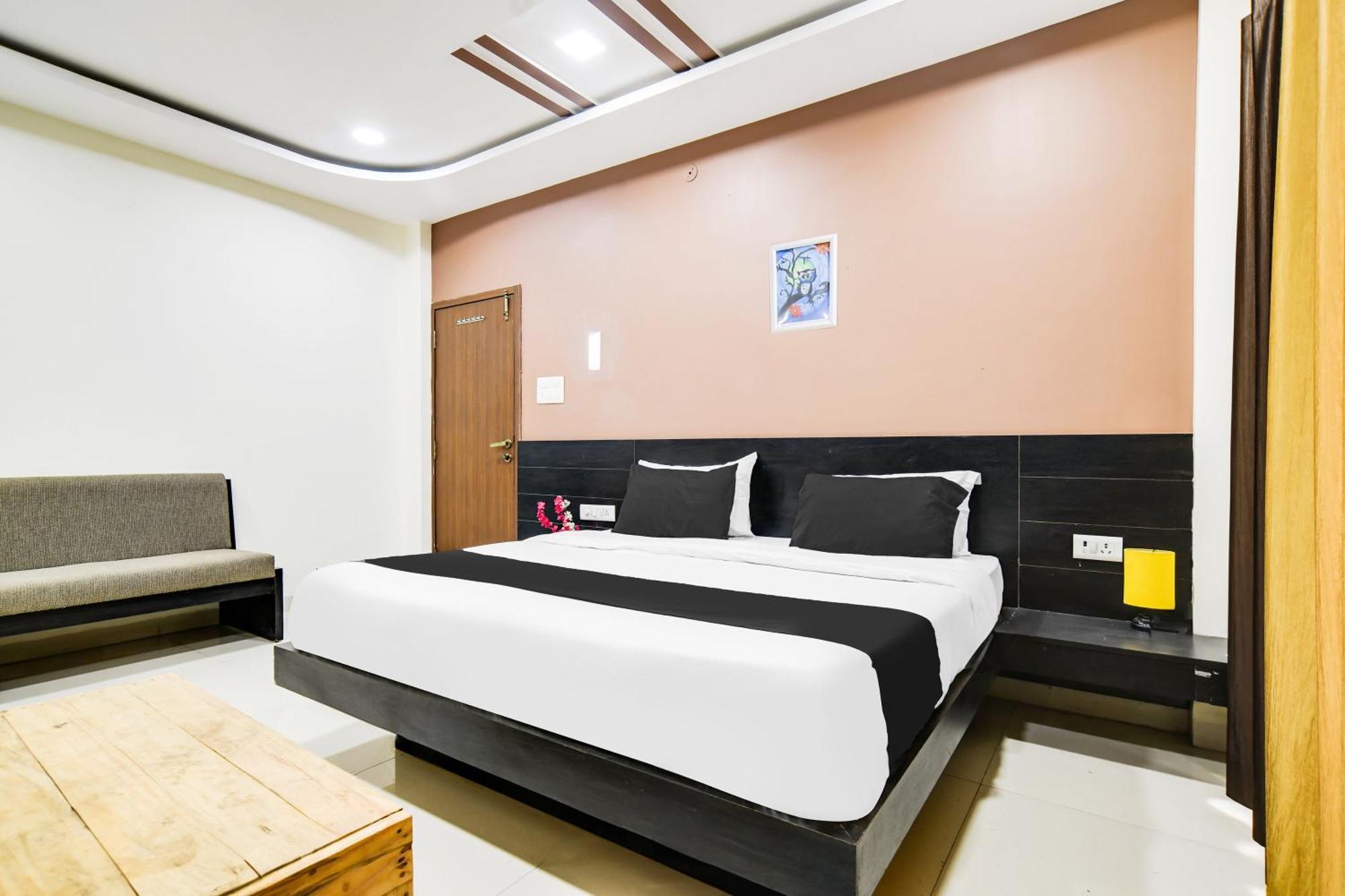 Super Collection O Indore Near Omax City 1 Kanadiya エクステリア 写真